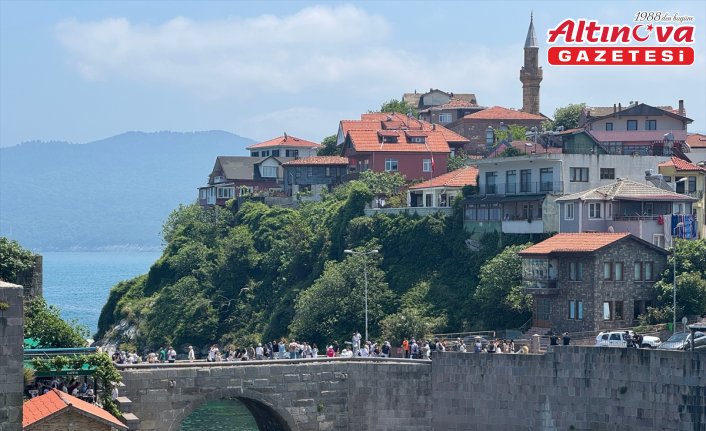 Amasra, bayram tatilinde nüfusunun 10 katı misafir ağırlıyor