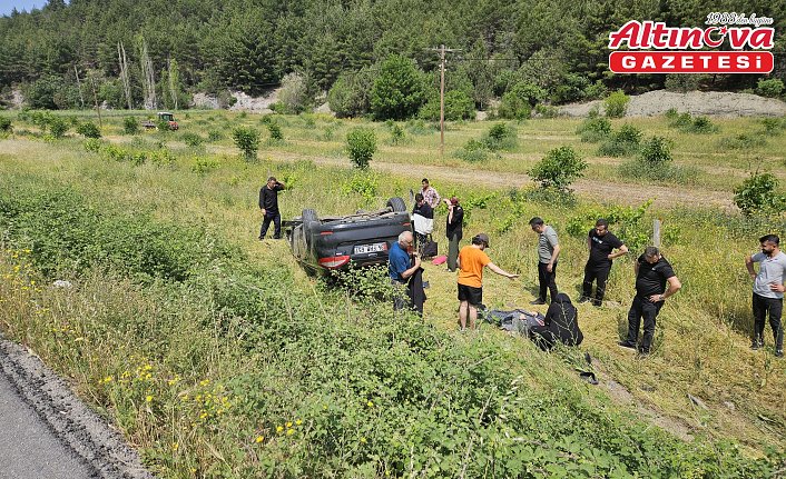 Amasya'da şarampole devrilen otomobildeki 4 kişi yaralandı