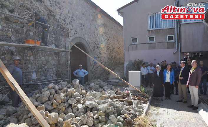 Amasya Valisi Bakan, Gümüşhacıköy'de tarihi eserlerin restorasyon çalışmaları incelendi
