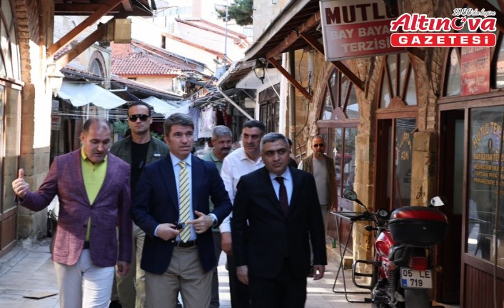 Amasya Valisi Bakan, Merzifon'da ziyaretlerde bulundu