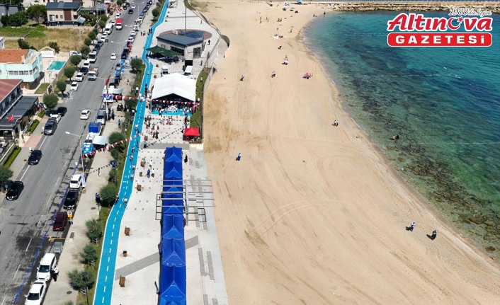 Arnavutköy'deki Karaburun Sahili Mavi Bayrak aldı