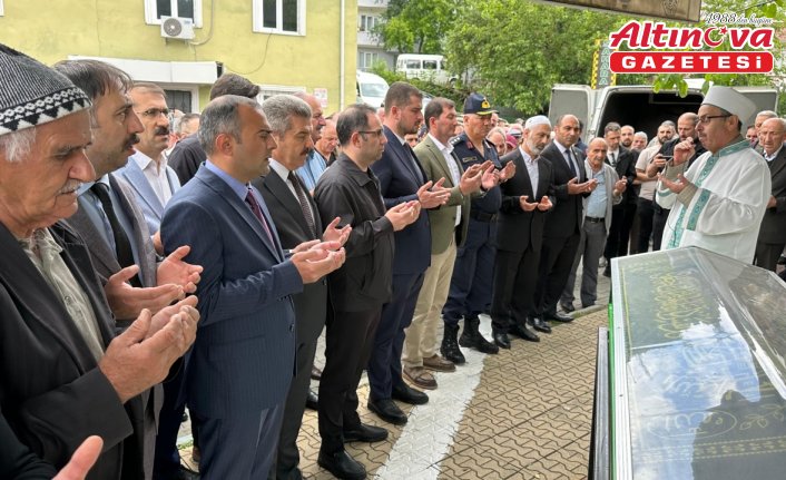 Artvin Sağlık Müdürü Gürol Köroğlu'nun babası son yolculuğuna uğurlandı