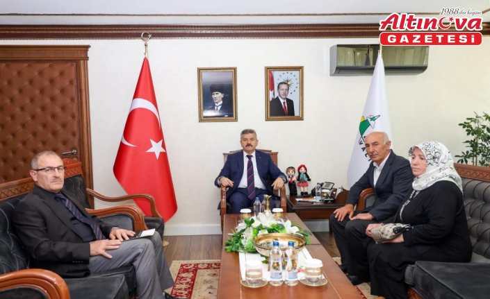 Artvin Valisi Ergün şehit ailesi ile bir araya geldi