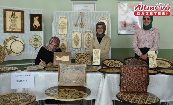 Artvin'de Halk Eğitimi Merkezi'nin yıl sonu sergisi açıldı