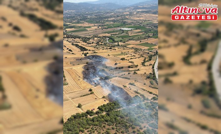Balıkesir'de arazide çıkan yangına müdahale ediliyor