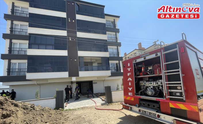 Bolu'da komşusunun evinde çıkan yangını söndüren kadın dumandan etkilendi