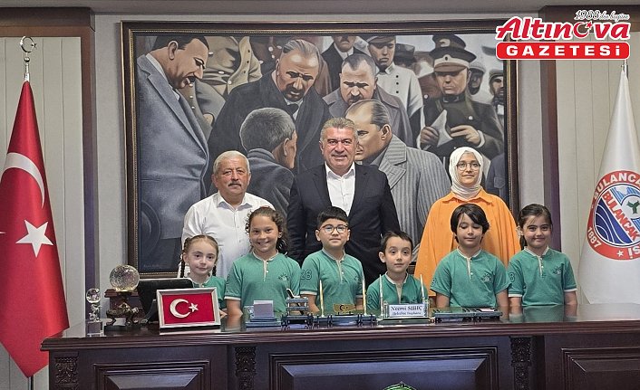 Bulancak'ta ilkokul öğrencileri Belediye Başkanı Sıbıç ile röportaj yaptı