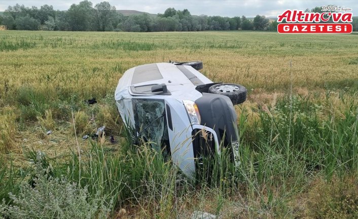 Çorum'da devrilen minibüsteki 15 kişi yaralandı