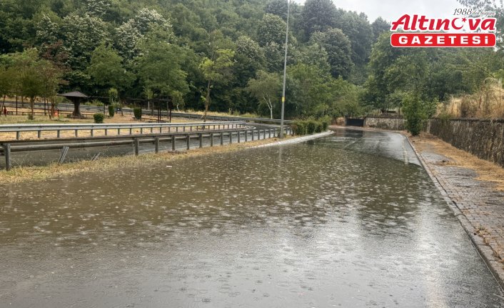 Düzce'de sağanak günlük hayatı olumsuz etkiledi