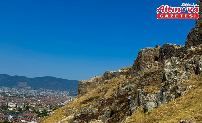 Fethiye Kalesi kazı alanındaki otluk alanda çıkan yangın söndürüldü