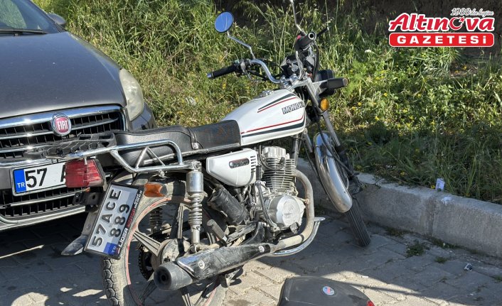 Gerze'de otomobille çarpışan motosikletin sürücüsü yaralandı