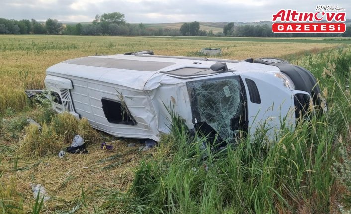 GÜNCELLEME - Çorum'da devrilen minibüsteki 17 kişi yaralandı