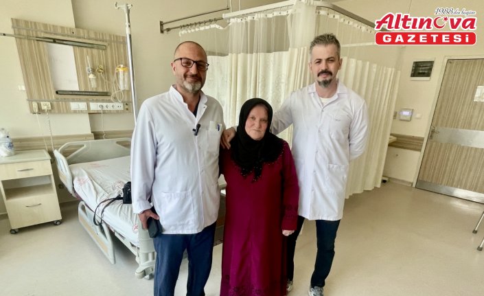 Karabük'te 10 yıldır yürüyemeyen kadın protez ameliyatıyla sağlığına kavuştu