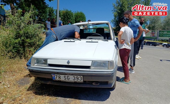 Karabük'te devrilen otomobildeki 1 kişi yaralandı