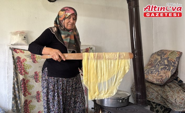 Karabük'te kadınlar bayram için su böreği hazırlıyor