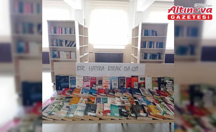 Ladik'te lise son sınıf öğrencilerinden kitap bağışı