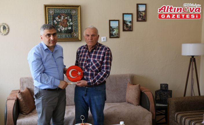 Merzifon Kaymakamı Karaaslan, şehit ailesi ve gaziyi ziyaret etti