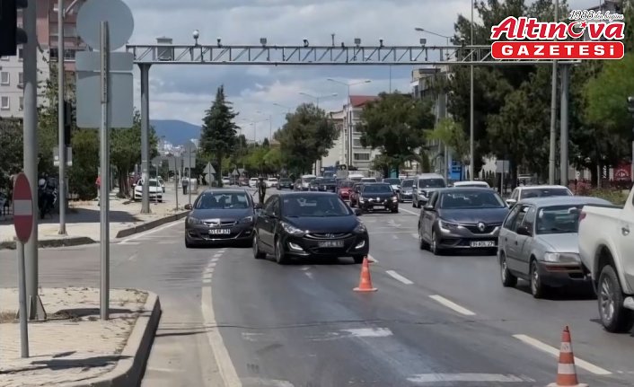Samsun'da yola dökülen yağ sürücülere zor anlar yaşattı