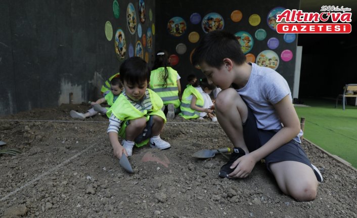 Samsun Kültür Yolu Festivali'nde minik eller temsili arkeolojik kazı yaptı