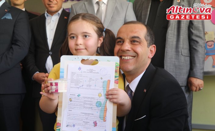 Samsun ve çevre illerdeki okullarda karne törenleri düzenlendi