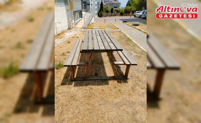 Samsun'da bir sitenin bahçesinden piknik masası çalan şüpheli yakalandı