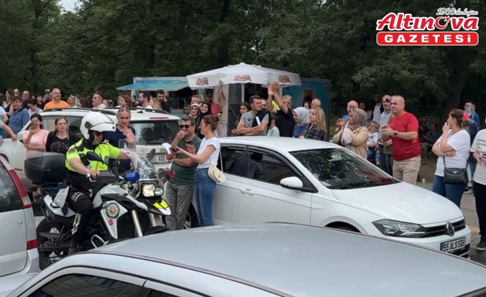Samsun'da üniversite adaylarını YKS'ye yetiştiren trafik polisleri alkışlandı