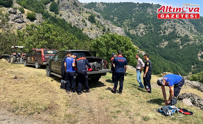 Tokat'ta kayalıklarda mahsur kalan keçileri AFAD ve itfaiye ekipleri kurtardı