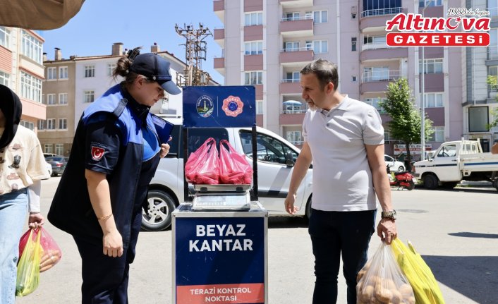 Tokat Belediyesinden pazarcı esnafına tanıtım levhası desteği