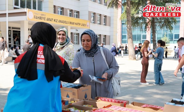 Tokat Belediyesinden YKS'ye giren öğrencilerin yakınlarına ikram