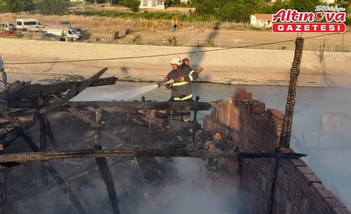 Tokat'ta çıkan yangında 4 evde hasar oluştu