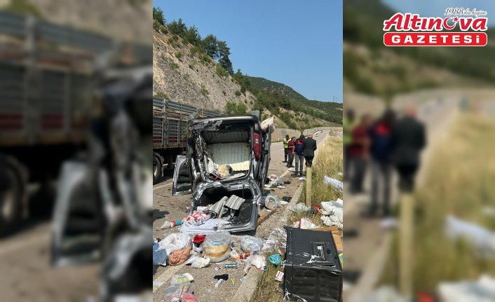 Tokat'ta devrilen hafif ticari araçtaki 5 kişi yaralandı