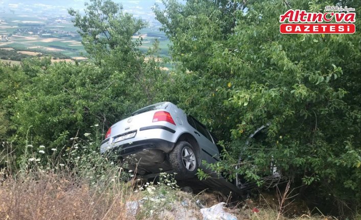 Tokat'ta şarampole savrulan otomobildeki 3 kişi yaralandı