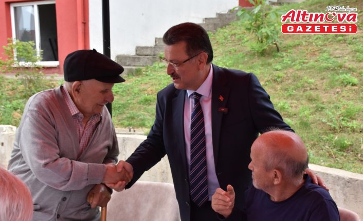 Trabzon Büyükşehir Belediye Başkanı Genç, huzurevi sakinleriyle bir araya geldi