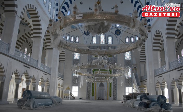 Trabzon'da 15 bin kişinin ibadet edebileceği camide sona gelindi