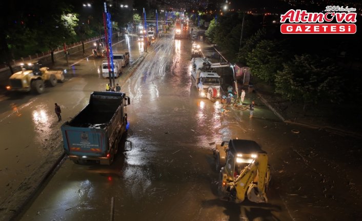 Trabzon'da selden etkilenen bölgelerde temizlik çalışmaları devam ediyor