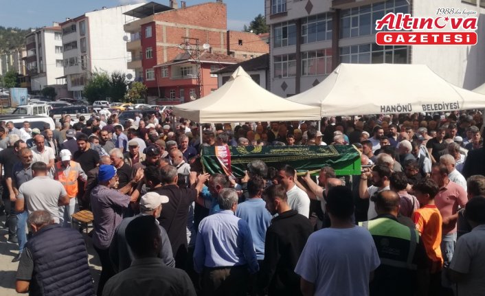 Trafik kazasında ölen 4 yaşındaki çocuğun cenazesi defnedildi