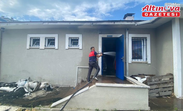 Türkeli'de stadın kazan dairesinde çıkan yangın söndürüldü