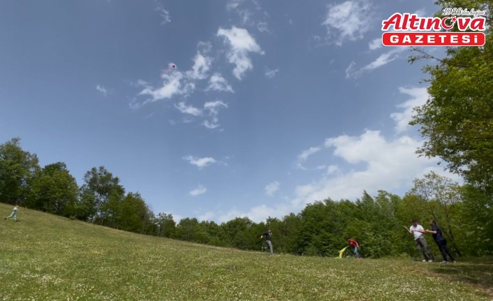 Üniversiteliler köy okulu öğrencilerine unutulmaz bir gün yaşattı