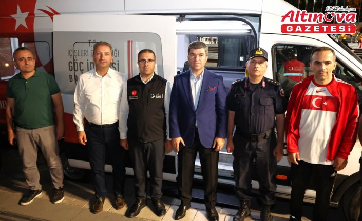 Vali Bakan “Mobil Göç Noktası Aracı“nda incelemelerde bulundu