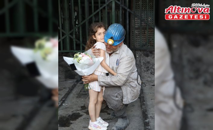 Zonguldak'ta çocuklar Babalar Gününü maden ocağının önünde kutladı