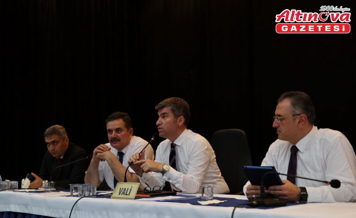 Amasya Valisi Bakan, Merzifon’da muhtarlarla bir araya geldi