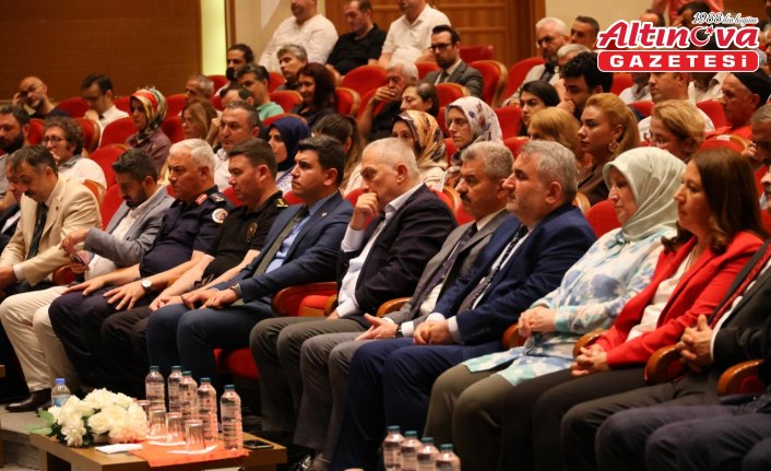 Artvin'de “15 Temmuz Demokrasi ve Milli Birlik Günü“ konferansı düzenlendi