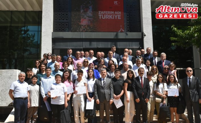 Artvin'de LGS'de başarılı olan öğrenciler ödüllendirildi