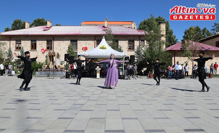 Bayburt Dede Korkut Uluslararası Kültür ve Sanat Şöleni başladı