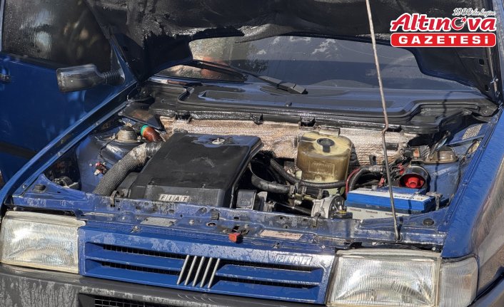 Bolu'da park halindeyken yangın çıkan otomobilde hasar oluştu