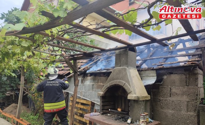 Çarşamba'da odunlukta çıkan yangın söndürüldü