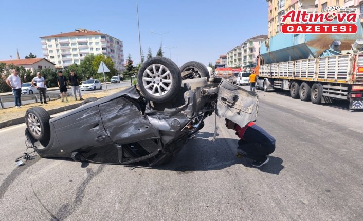 Çorum'da 3 aracın çarpışması sonucu 6 kişi yaralandı