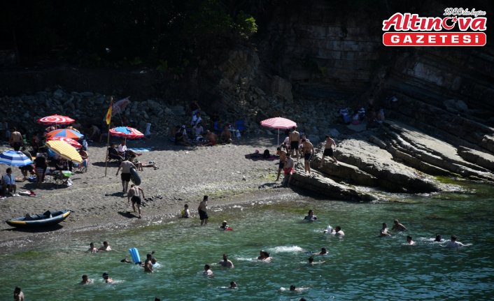 Düzce'de sıcak hava nedeniyle sahillerde yoğunluk yaşandı