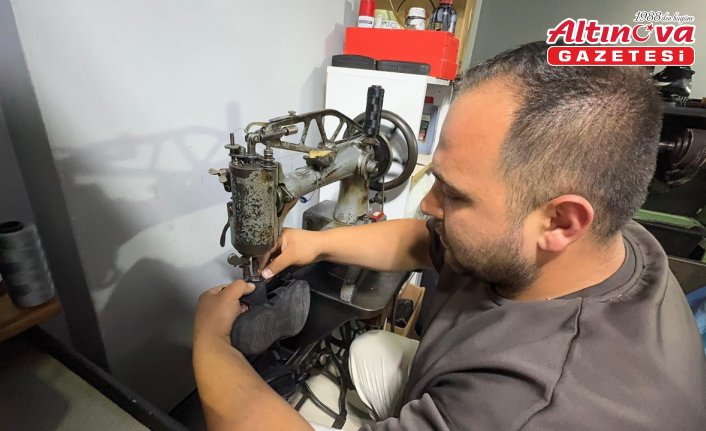 Giresun'da baba oğul 20 yıldır birlikte ayakkabı tamir ediyor