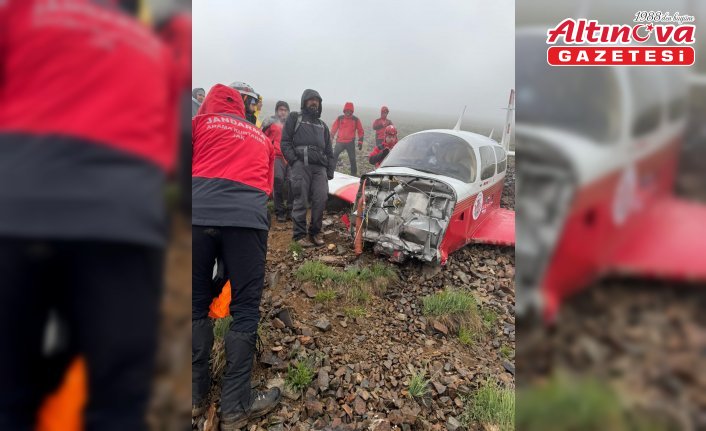 GÜNCELLEME 3 - Kaçkar Dağları'nın zirvesinde düşen uçağın enkazına ulaşıldı